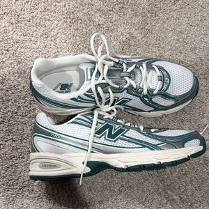 New Balance White and Teal Running Shoes